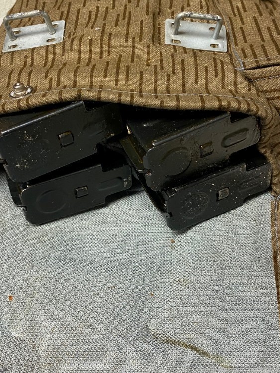 SET OF 4 AK47 30 RD MAGAZINES WITH EAST GERMAN CAMO POUCH AND CLEANING KIT.-img-1