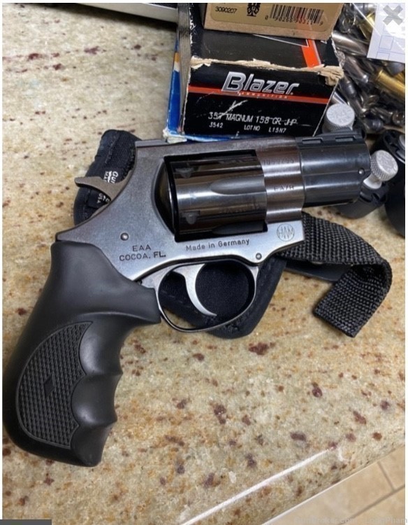.357 mag / 38 spl EAA Snubnose W/extra 301 rds-img-1