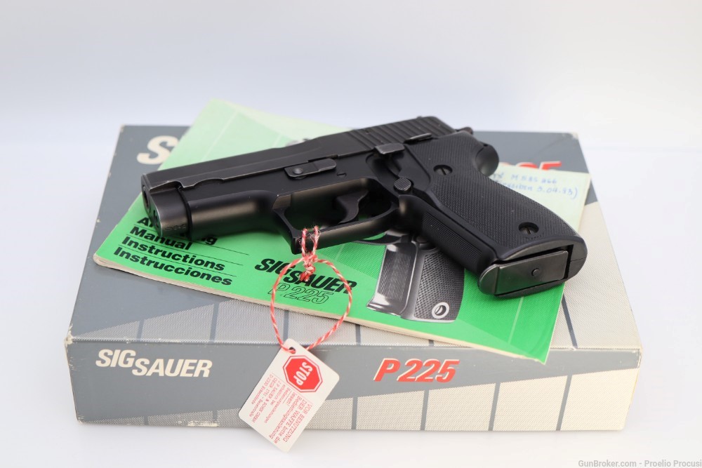 Sig Sauer P225 german made factory box spare magazine and manual -img-4