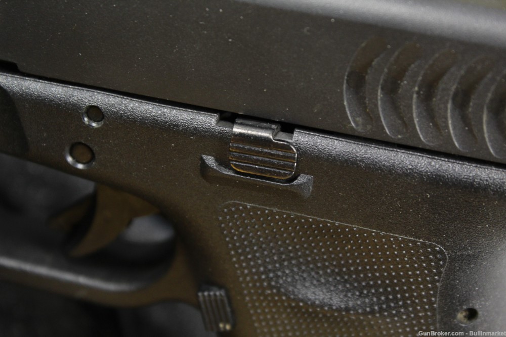 Glock 17 RTF2 Gen 3 9mm Semi Auto Full Size Pistol w/ Original Box-img-5