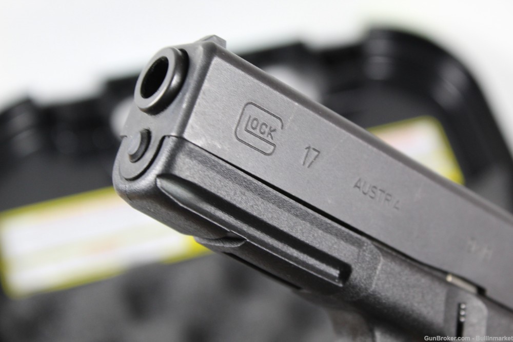 Glock 17 RTF2 Gen 3 9mm Semi Auto Full Size Pistol w/ Original Box-img-17