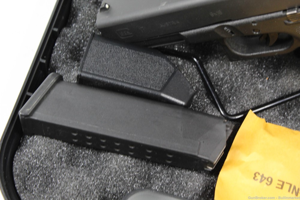 Glock 17 RTF2 Gen 3 9mm Semi Auto Full Size Pistol w/ Original Box-img-8