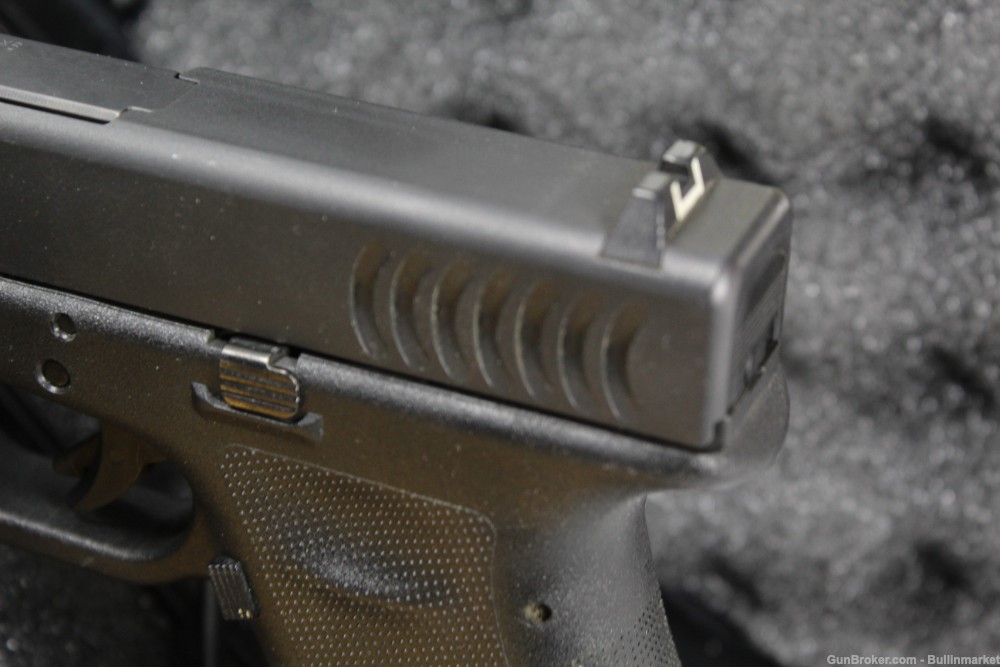 Glock 17 RTF2 Gen 3 9mm Semi Auto Full Size Pistol w/ Original Box-img-2