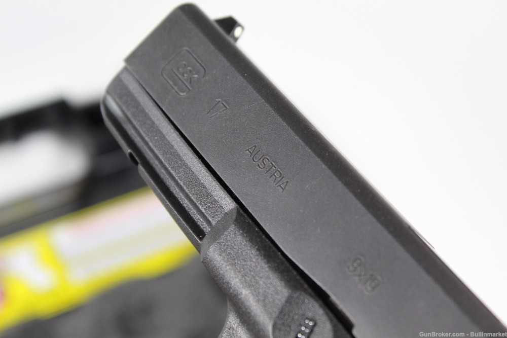 Glock 17 RTF2 Gen 3 9mm Semi Auto Full Size Pistol w/ Original Box-img-22