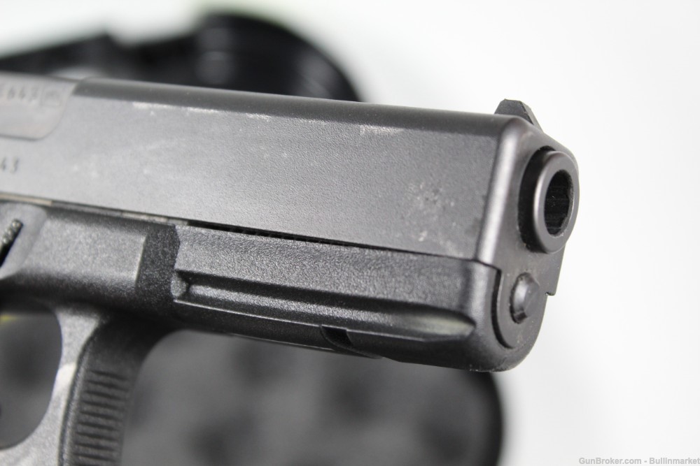 Glock 17 RTF2 Gen 3 9mm Semi Auto Full Size Pistol w/ Original Box-img-16