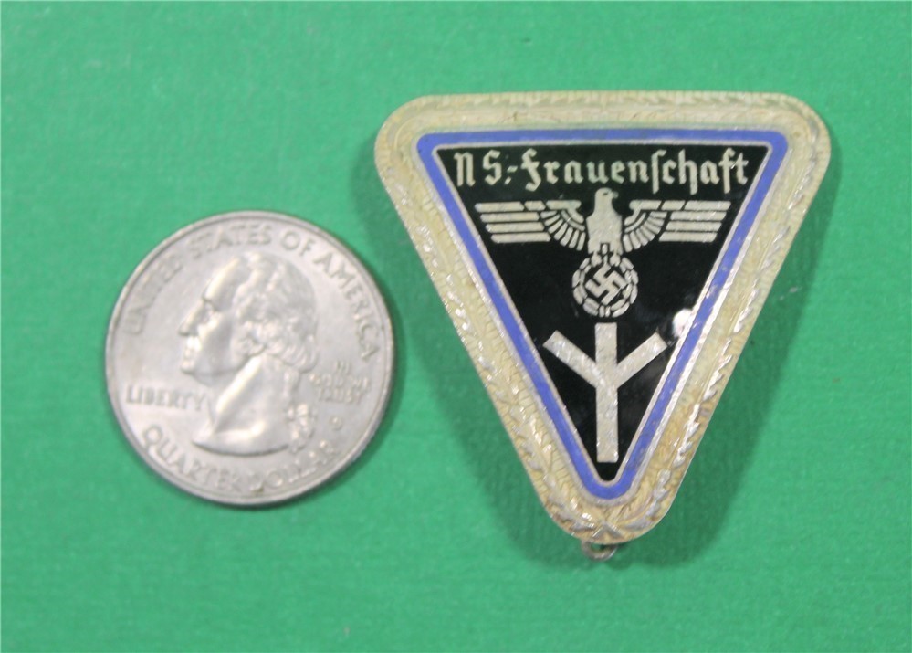 German WWII 1933 NS frauenschaft Badge with Oak Leaf Border 1G-img-3