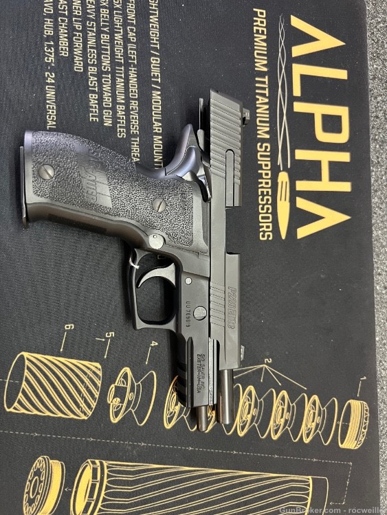 Nearly new sig sauer p226 elite pistol in 9mm-img-0