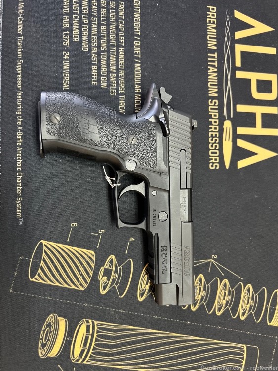 Nearly new sig sauer p226 elite pistol in 9mm-img-6