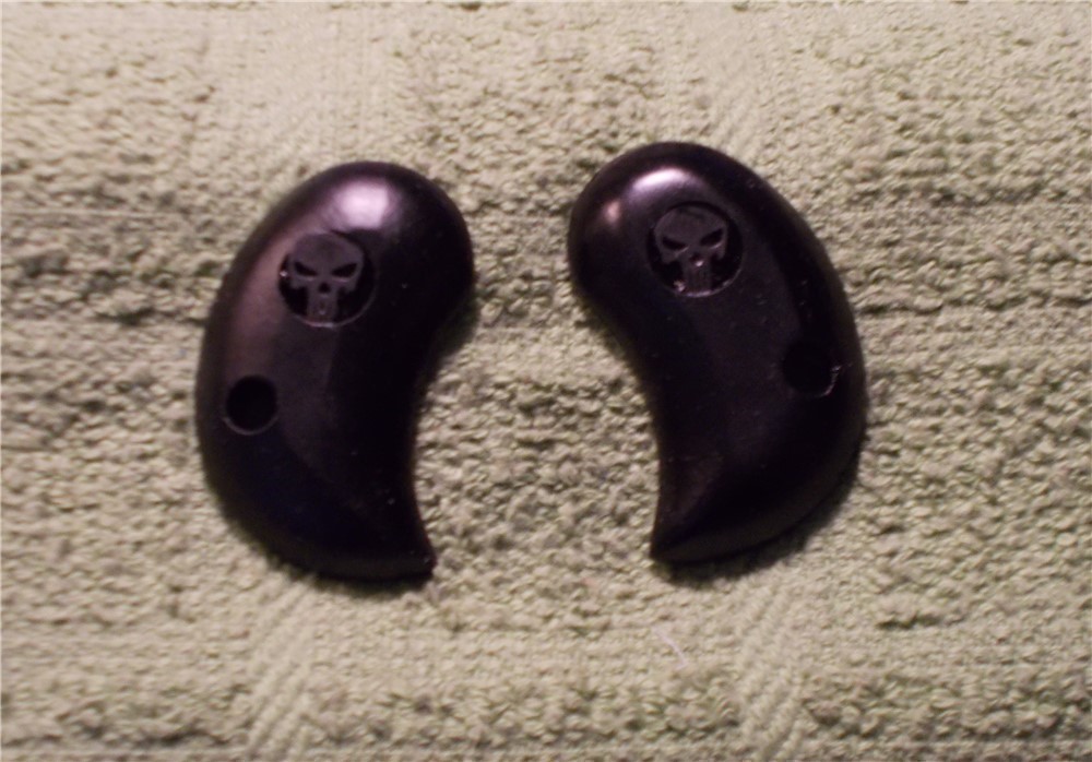 Custom Skull Grips for Cobra Derringer Standard Black-img-3