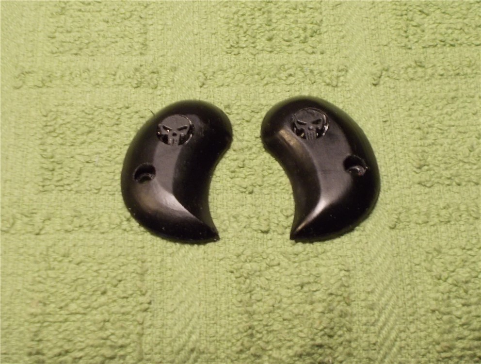 Custom Skull Grips for Cobra Derringer Standard Black-img-0