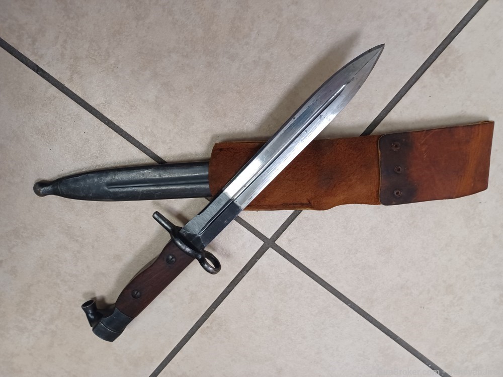 Extra fine condition Egyptian Hakim bayonet with frog-img-19