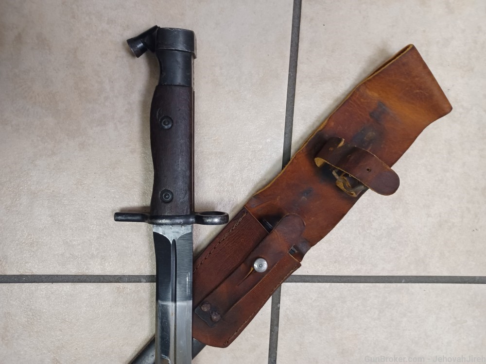 Extra fine condition Egyptian Hakim bayonet with frog-img-20