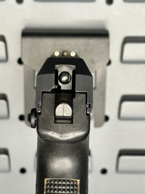 Heckler & Koch USP Compact V1 9mm Pistol 81000329 / M709031-A5-img-6