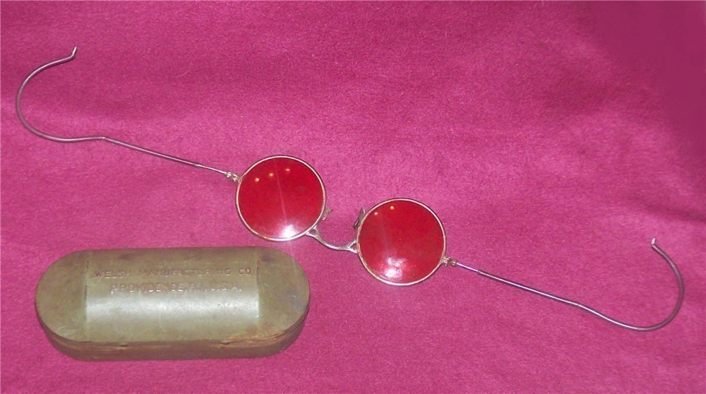WW2 WELSH AVIATOR/MOT0RCYCLE GLASSES & METAL CASE-img-4