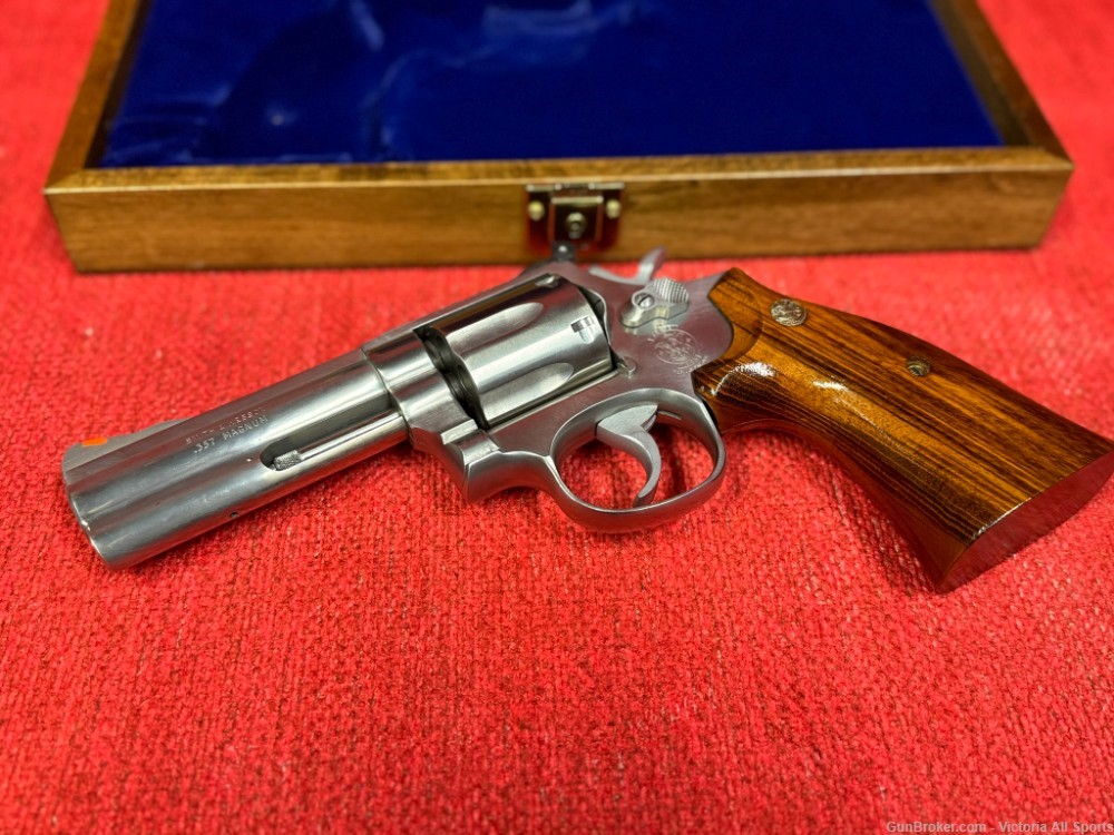 Smith & Wesson 686 Dan Combs Commemorative .357 Magnum *RARE*-img-0