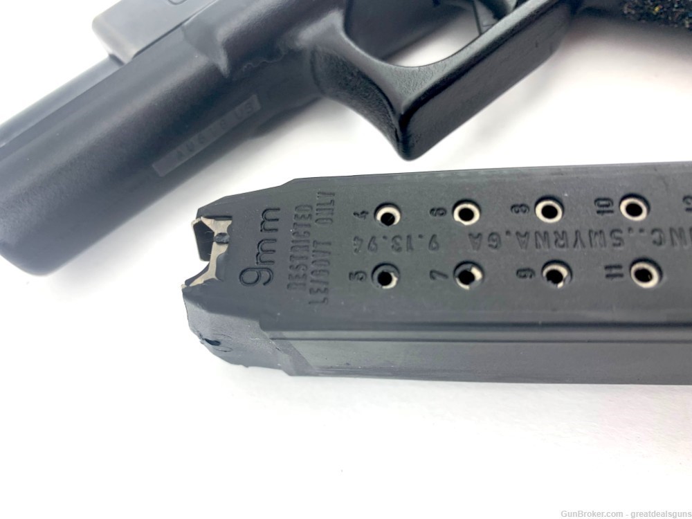 Glock 17 Gen 1 Semi Automatic Pistol Cal: 9mm -img-2