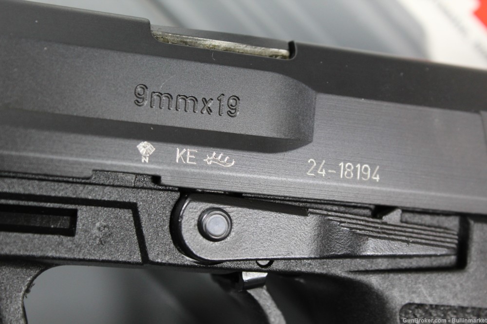 Heckler & Koch HK USP 9mm DA / SA Pistol w/ Original Box-img-4