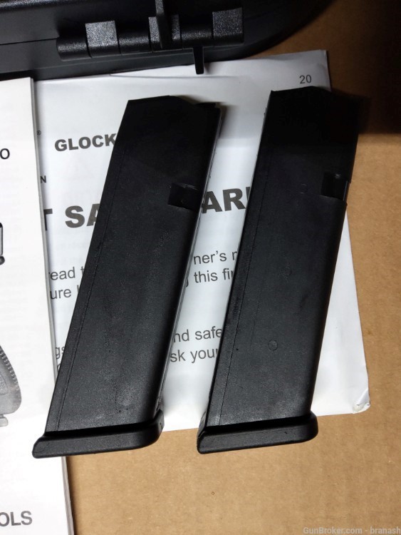 Glock Pistol Magazines,  2-15rd .40S&W , Case and Manual -img-5