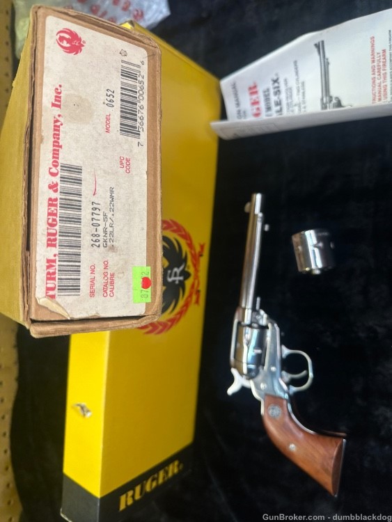 Like new ruger single six convertible GKNR-5F 5.5 stainless vaquero style-img-5