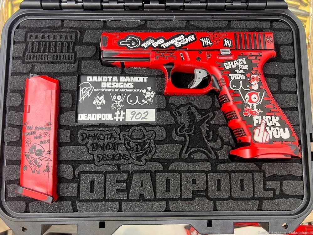  Glock 17 17rd Deadpool Battleworn Engraved and w/ Custom Case-img-15