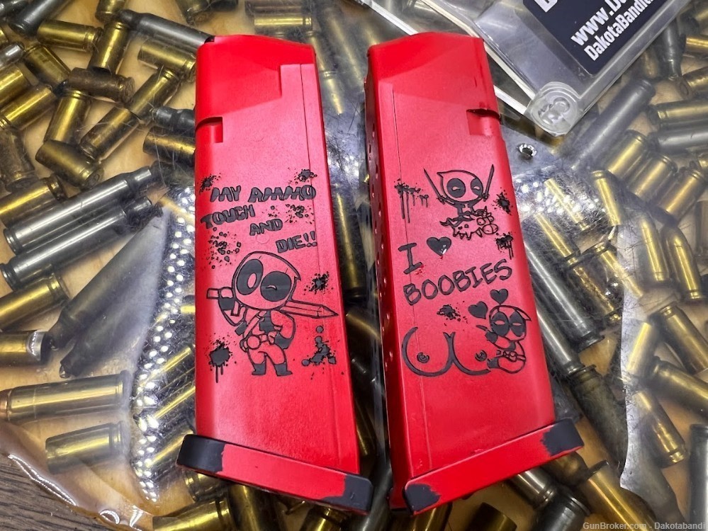  Glock 17 17rd Deadpool Battleworn Engraved and w/ Custom Case-img-6