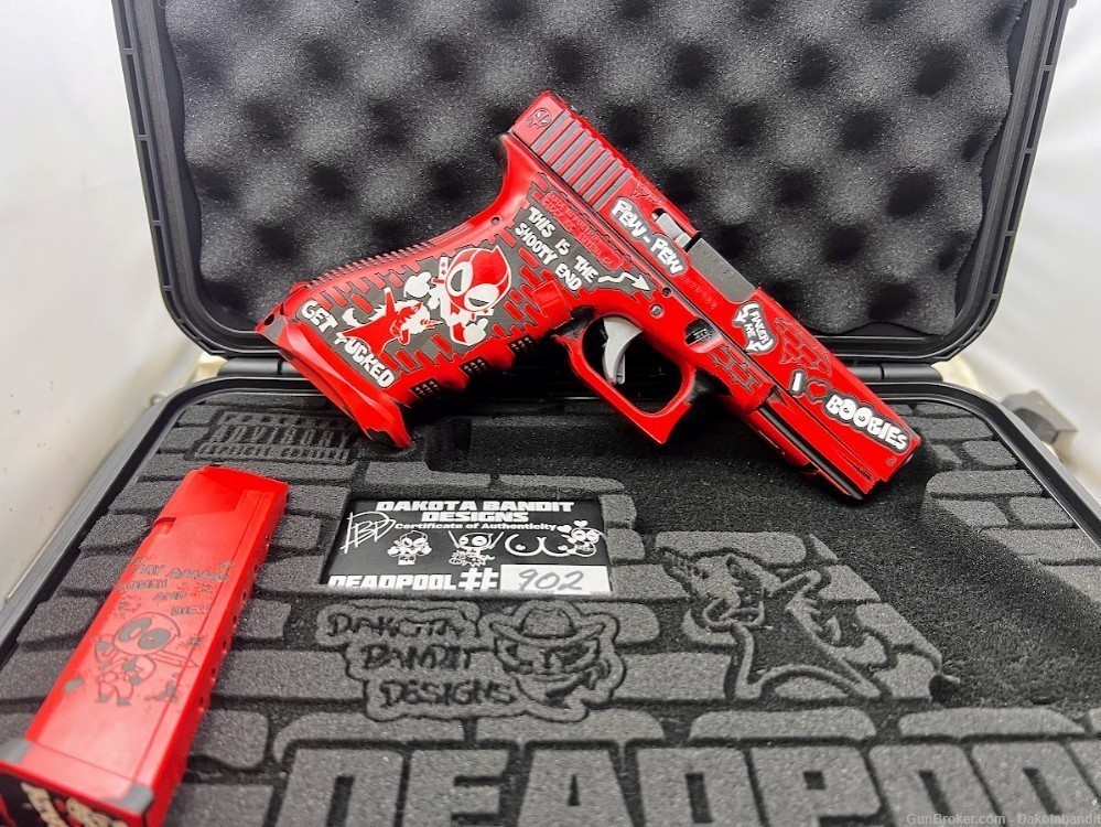  Glock 17 17rd Deadpool Battleworn Engraved and w/ Custom Case-img-14