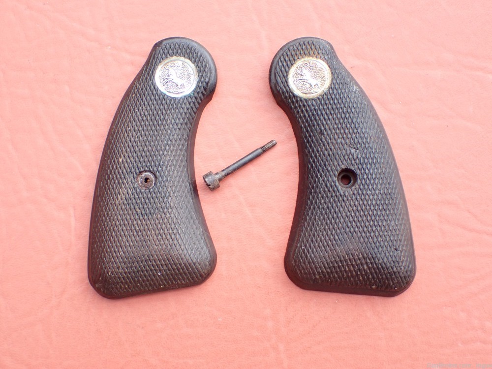 COLT AGENT / DETECTIVE SPECIAL FACTORY ORIGINAL CHECKERED GRIPS WITH SCREW-img-0