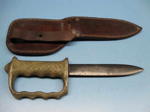 AUSTRALIAN NEW ZEALAND WWII KNUCKLE KNIFE-img-0