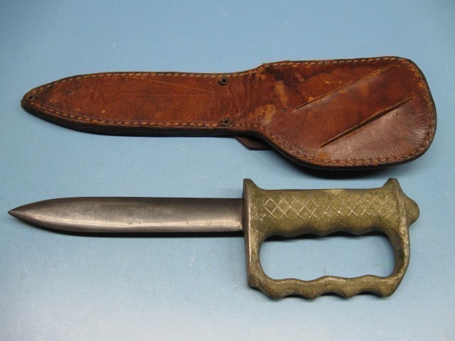 AUSTRALIAN NEW ZEALAND WWII KNUCKLE KNIFE-img-1