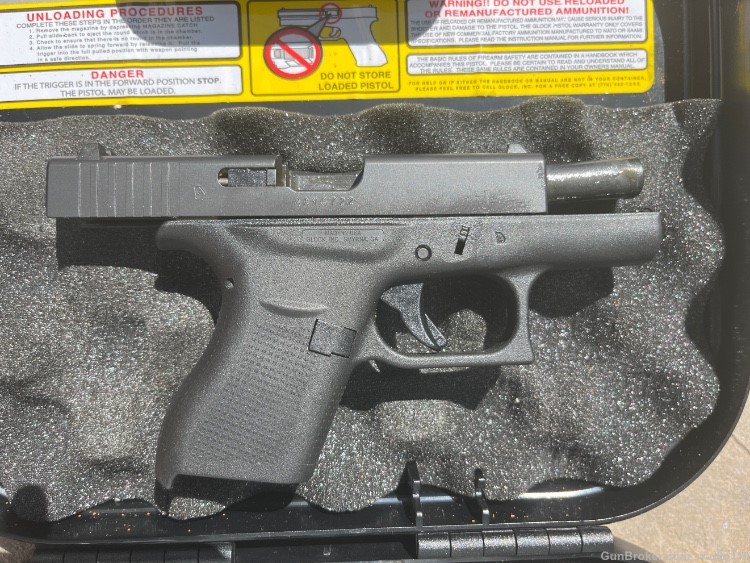 Glock 42 .380 ACP Subcompact Pistol - Reliable Concealed Carry Option-img-4