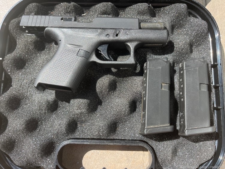 Glock 42 .380 ACP Subcompact Pistol - Reliable Concealed Carry Option-img-2