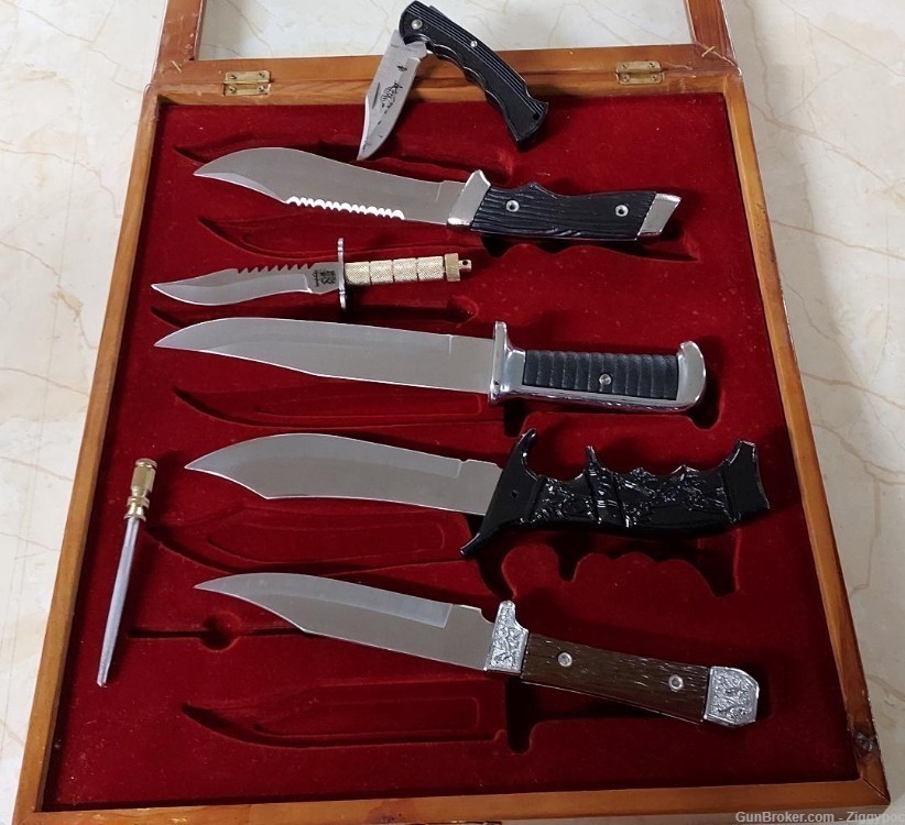 Knife Set-6 Knives-w-Sharpener & Glass/Wood Display Case.-img-4