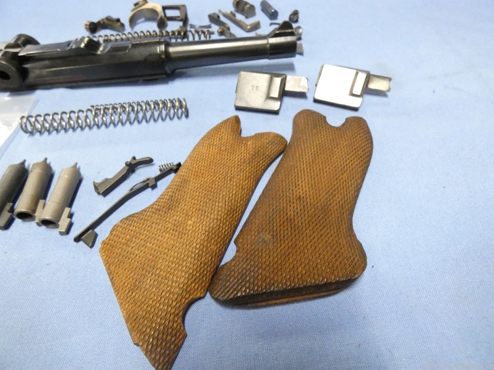 ASSORTED LUGER PARTS BARREL SIDEPLATES GRIPS MAUSER P-08 BYF *NO RESERVE*-img-1