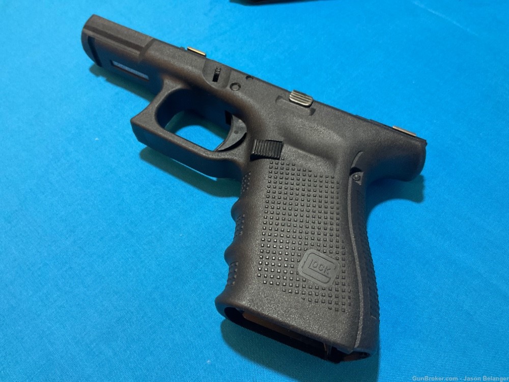Glock 23 Gen 4 Complete Frame with Holster-img-7