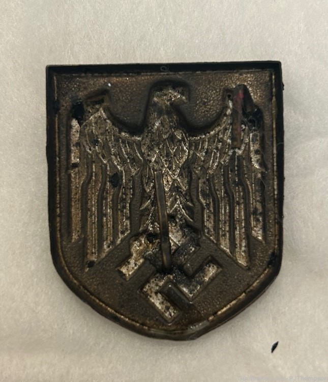 Vintage Original WW2 German Pith Helmet Eagle Badge -img-1