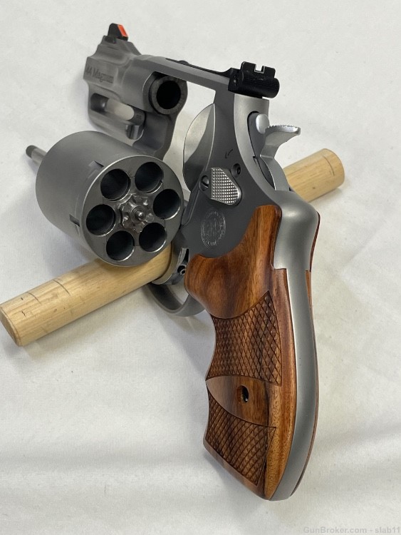 Smith and Wesson M629 44Mag 170135 Nice Wood Penny Start 6 Shot 2.6in-img-5