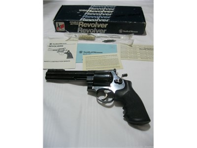 S&W 29 .44 Mag Classic Hunter, Blued, Full lug, Unfluted Cylinder,1 of 5000