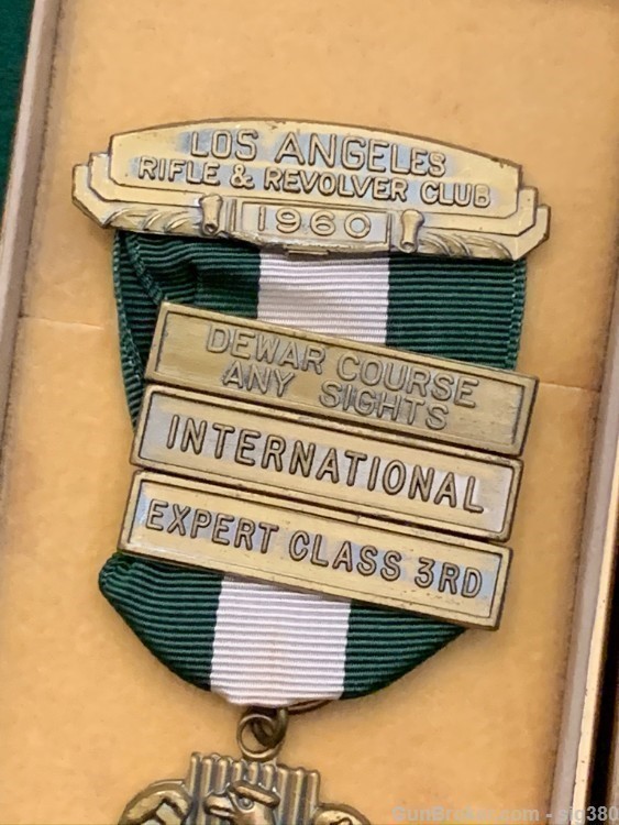 1960s LOS ANGELES RIFLE AND REVOLVER CLUB SHOOTING MEDALS-img-4