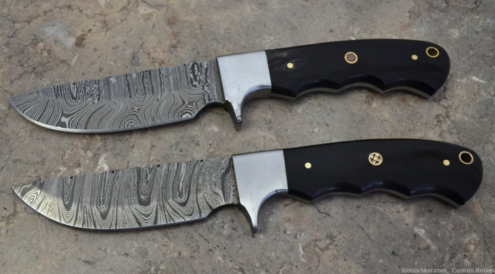 Custom Made Damascus Steel Set of 2 Hunting Knives Bull Horn Handle(LT-848)-img-0