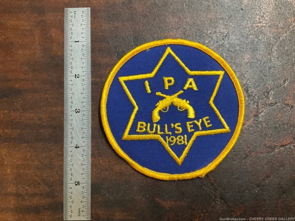 Vintage original IPA BULLS EYE 1981 gun patch shooting competition Clark-img-0