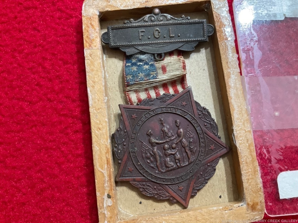 Antique 1886 Grand Army o/t Republic ladies badge medal military GAR -img-1