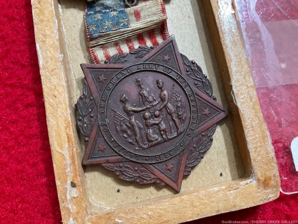 Antique 1886 Grand Army o/t Republic ladies badge medal military GAR -img-2