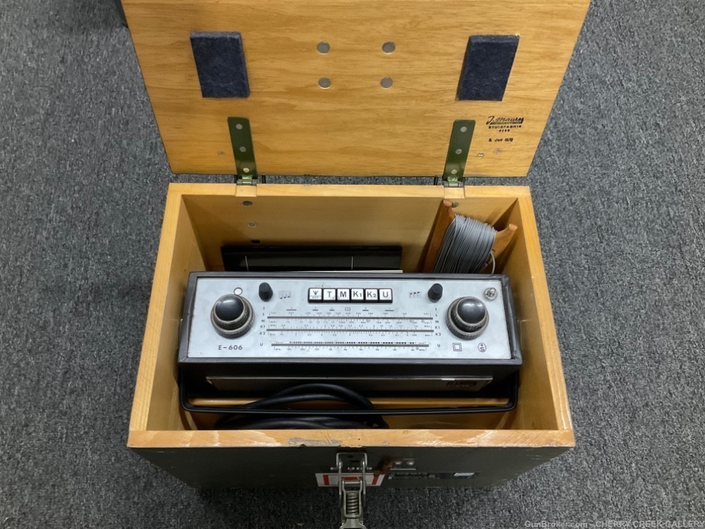 Vintage military radio VELECTRA Swiss transistor biennophone e606 army-img-0