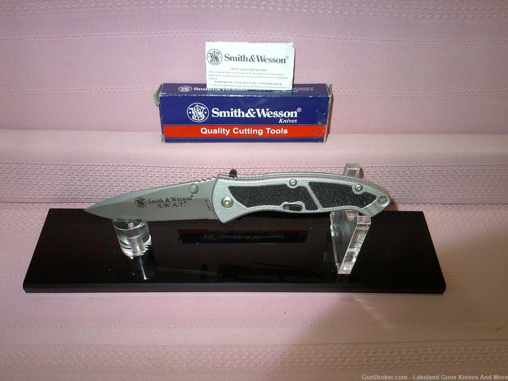 (NIB) SMITH & WESSON S.W.A.T (SWATM) MEDIUM ASSISTED OPEN POCKET KNIFE-img-2