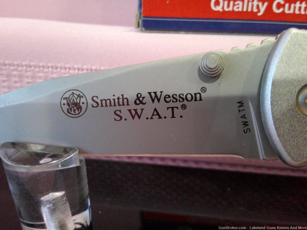 (NIB) SMITH & WESSON S.W.A.T (SWATM) MEDIUM ASSISTED OPEN POCKET KNIFE-img-8