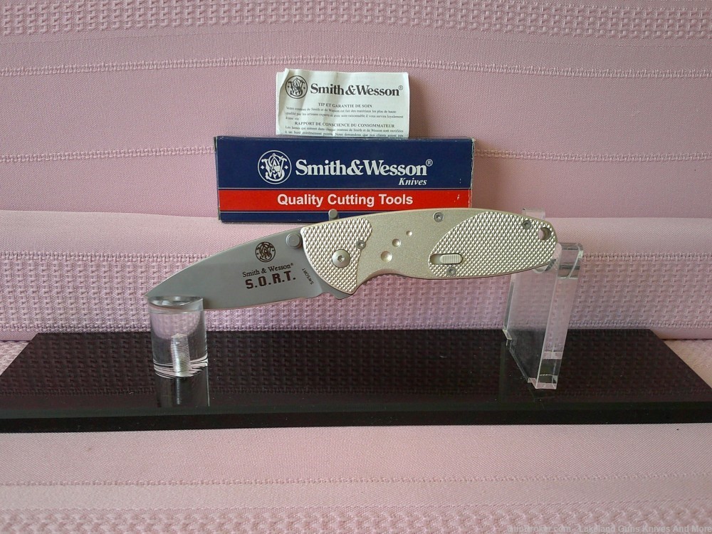 NIB Smith & Wesson SWSORT (SPECIAL OPERATION RESCUE TEAM) Linerlock Knife-img-4