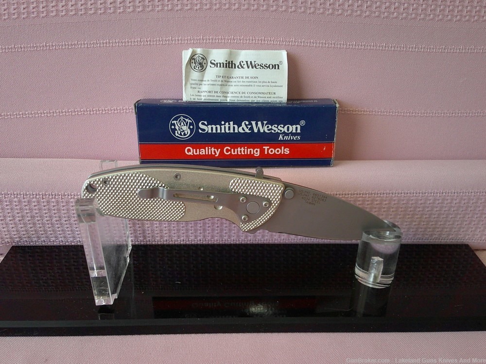 NIB Smith & Wesson SWSORT (SPECIAL OPERATION RESCUE TEAM) Linerlock Knife-img-1