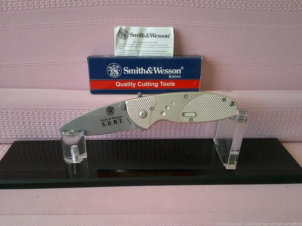 NIB Smith & Wesson SWSORT (SPECIAL OPERATION RESCUE TEAM) Linerlock Knife-img-0