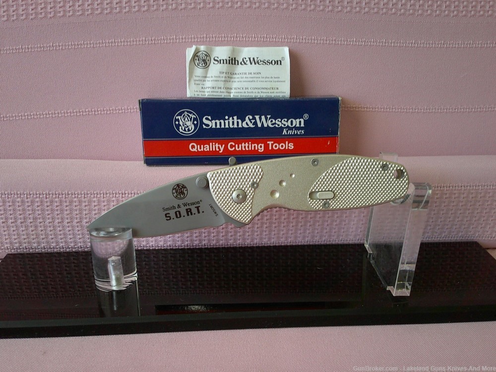 NIB Smith & Wesson SWSORT (SPECIAL OPERATION RESCUE TEAM) Linerlock Knife-img-2