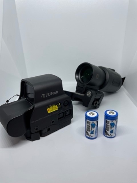 L3 EOtech EXPS3-4 Red-dot , G23 x3 Magnifier and two reachable batteries.-img-0